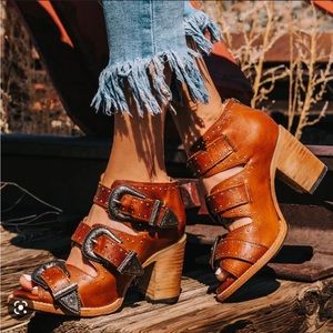 NEW Freebird Violet Cognac size 9